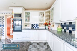 Barn - Kitchen- click for photo gallery